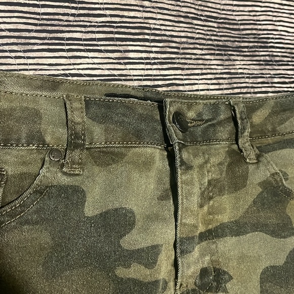 Earl Brand. Camouflage Jean skirt. Size 10. - Picture 3 of 7